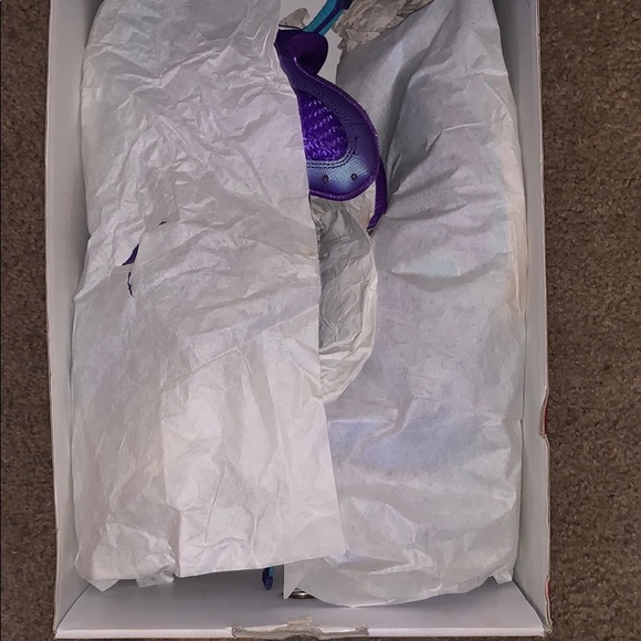 Nike, LeBron 9 Hornets - Picture 7 of 8